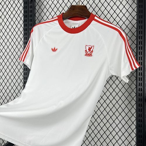 Maillot Liverpool Concept "Originals Terrace Icons" 2026/2027 — vue 3