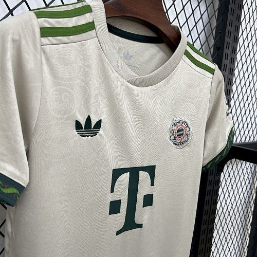 Maillot Enfant FC Barcelone Concept "Oktoberfest" 2025/2026 — vue 4